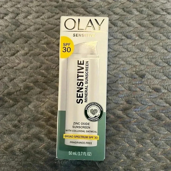 NWT Olay sensitive mineral sunscreen SPF 30 fragrance free pump zinc oatmeal - Picture 1 of 5